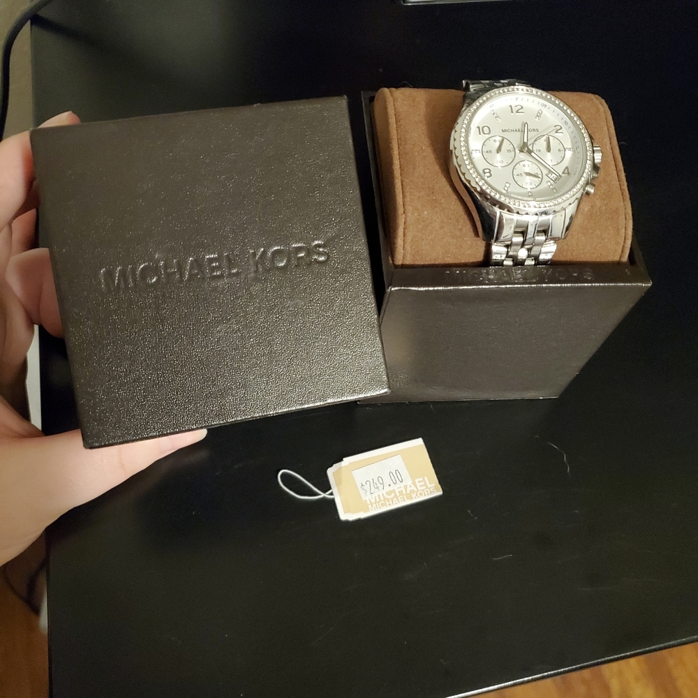 Michael Kors Watch MK5882 - Picture 4 of 4